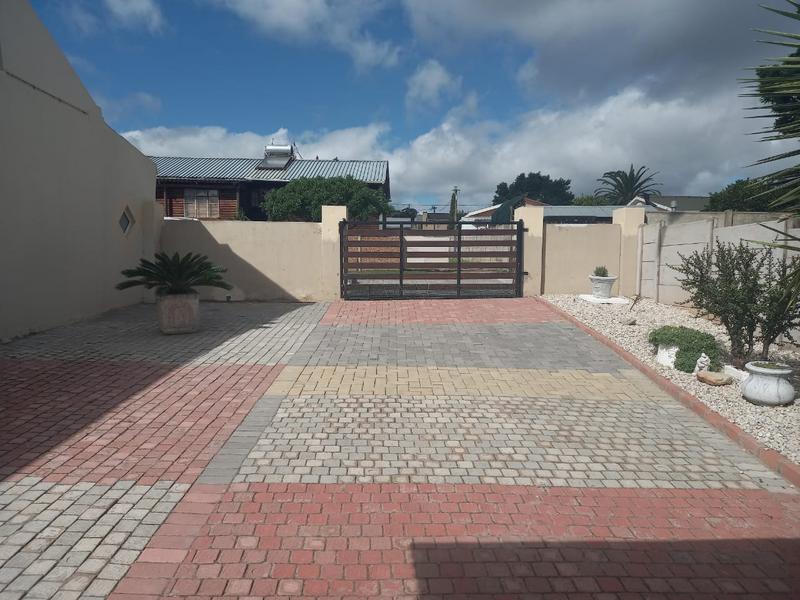 2 Bedroom Property for Sale in Albertinia Western Cape